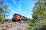 5686 leads CN 403 at lAnse-Au-Sable